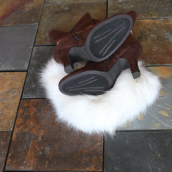 NWT -  HEELED SUEDE BOOT, size 6 - Picture 5 of 8